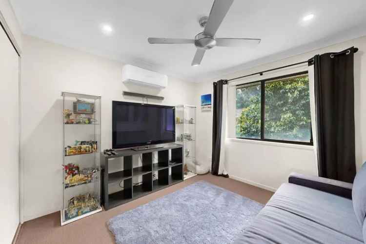 Spacious and Stylish Townhome in Leafy Calamvale