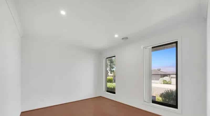 Stunning 4-Bedroom Family Home in Cobblebank