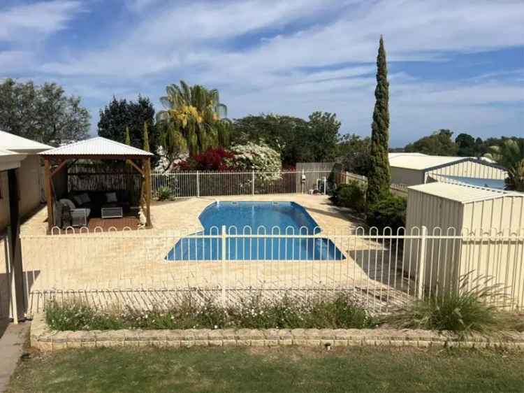 Five Bedroom House for Sale in Strathalbyn