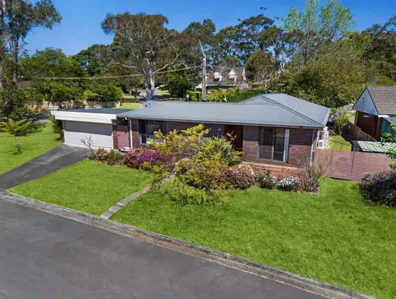 Contemporary Cherished Family Home in Ultra-Convenient Locale