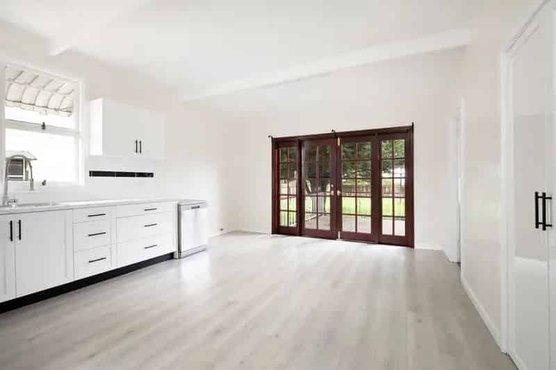 TURN-KEY CONVENIENCE WITHIN EASY WALK OF VILLAGES