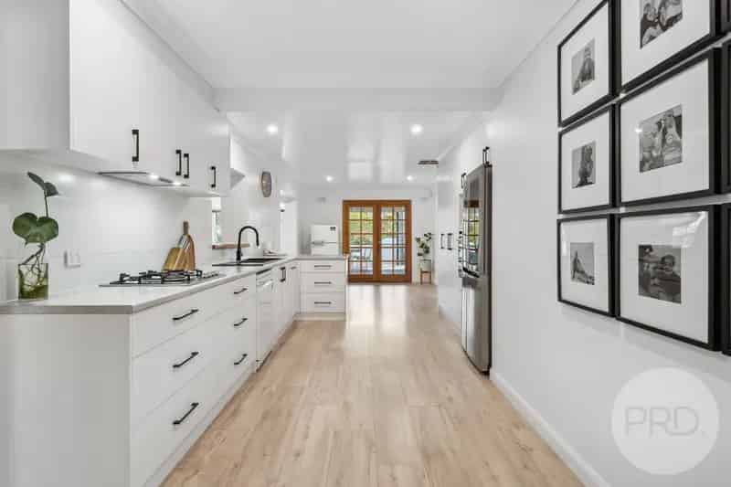 Beautiful Family Home overlooking Bushland