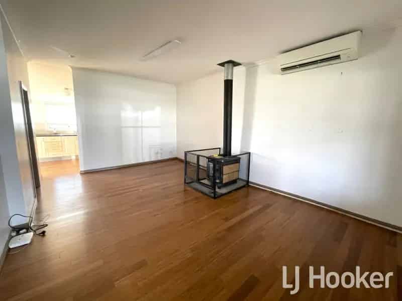 Rent tidy weatherboard cottage in Belgravia with double garage and yard
