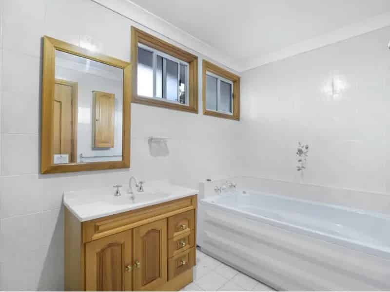 Spacious 4 Bedroom Home With Water Views