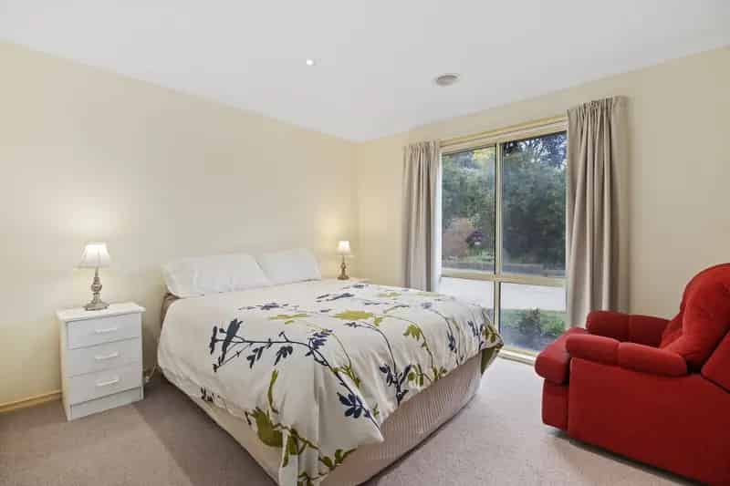 Rent Your Dream Rural Retreat Family Home in Burra with Stunning Features