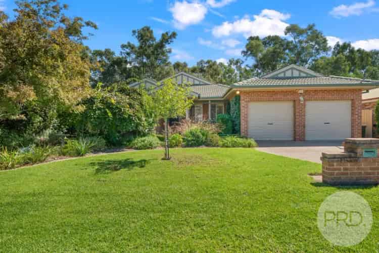 Light-Filled Family Living in Idyllic Lake Albert