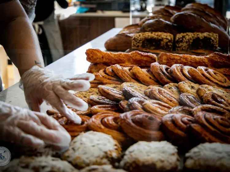 Deloraine Bakery Cafe Gift Shop & 3BR Home - Freehold Business Opportunity