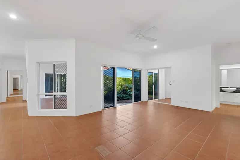 Exceptional Family Living in Gated Community - Paradise Palms Estate