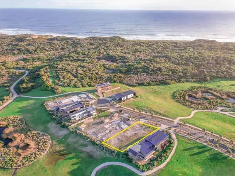 LARGE RESIDENTIAL BLOCK CLOSE TO SURF BEACH