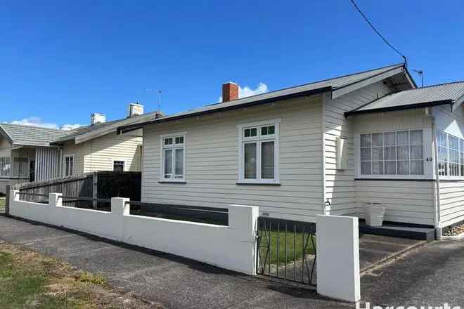 Charming 2-Bedroom House in Devonport For Lease