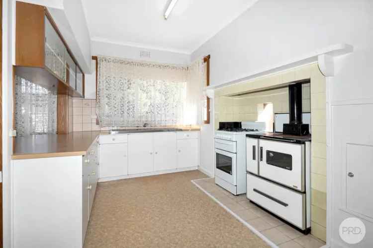 CENTRAL 2-BEDROOM HOME, WALKING DISTANCE TO STURT ST