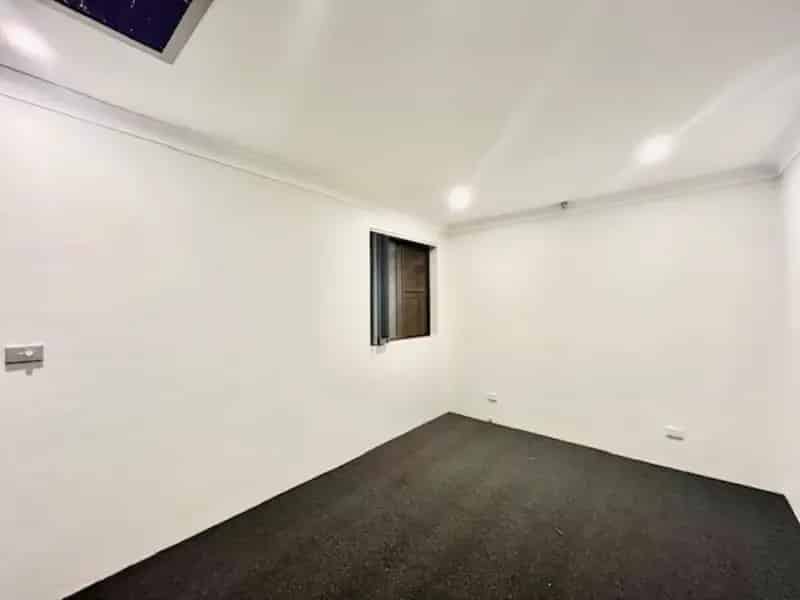 Freshly Renovated 2 Bedroom Unit In Parramatta Cbd!