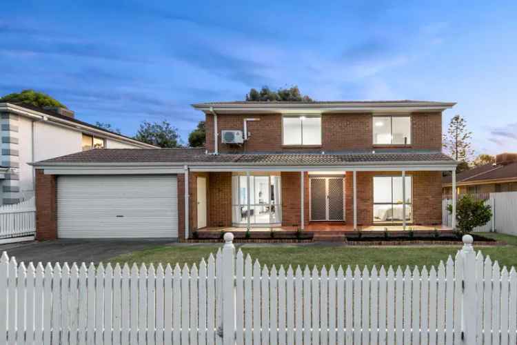 A Fully Renovated Family Haven in an Exclusive Court Location