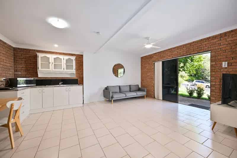 Real Estate For Lease - 2a Oleander Avenue - Port Macquarie , NSW