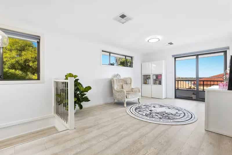 Buy House in Putney with Waterview and 5 Bedrooms
