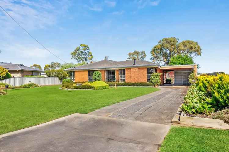 Quality Built Brick Home - Lake Bolac