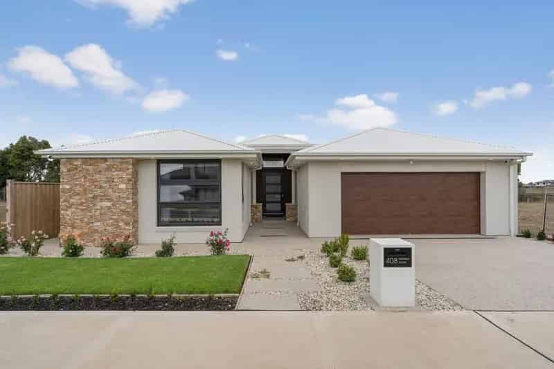 Lease Beautifully Designed Family Home in Beveridge VIC with Golf Course Views