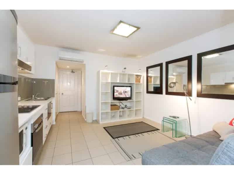 Renovated 1 Bedroom Close To Everything!