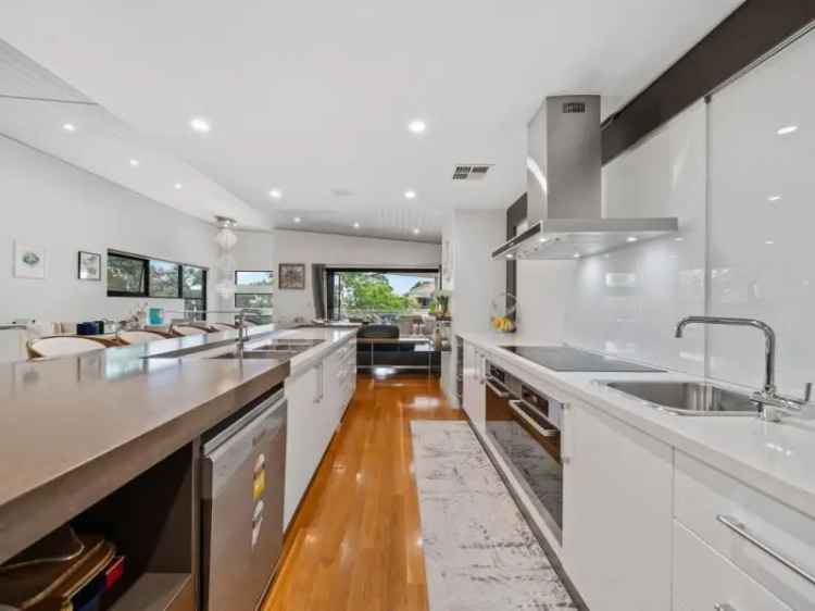 House For Sale in City of Melville, Western Australia