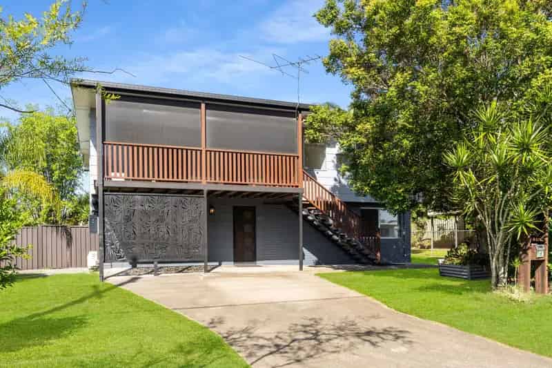 SPACIOUS HIGHSET WITH ROOM FOR THE WHOLE FAMILY