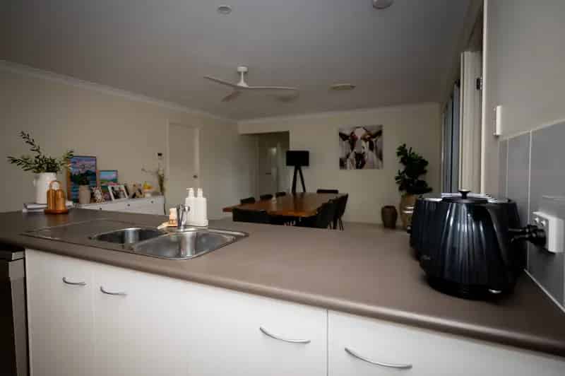 Rent Six Bedroom Family Home in Quiet Neighborhood Roma with Spacious Living