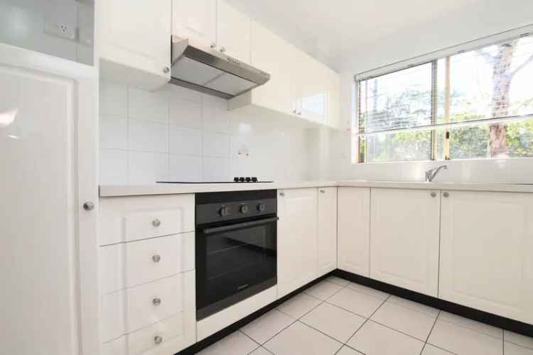 Renovated Ground Floor 2 Bedroom Unit Near Schools and Transport