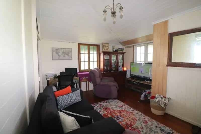 Charming Queenslander with Scenic Views