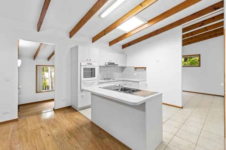 Spacious 3-Bed Buderim Home - Peaceful Retreat Near Schools & Shops