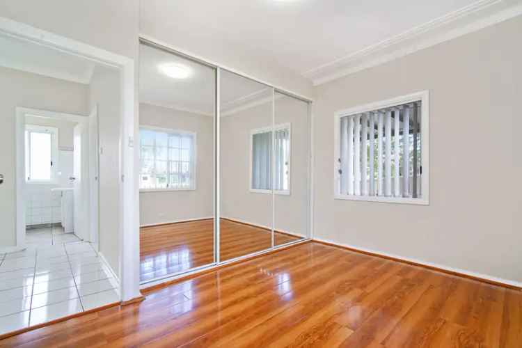 2 Bedroom Cottage For Lease - Lake Heights NSW