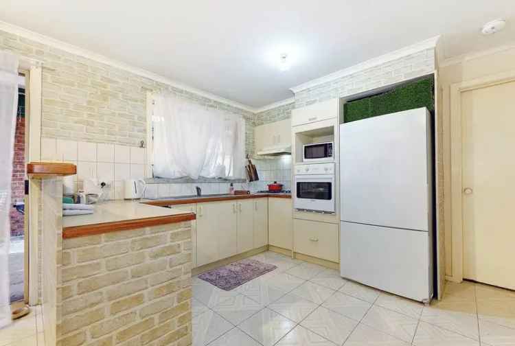 3 Bedroom Family Home in Lalor Near Amenities and Transport