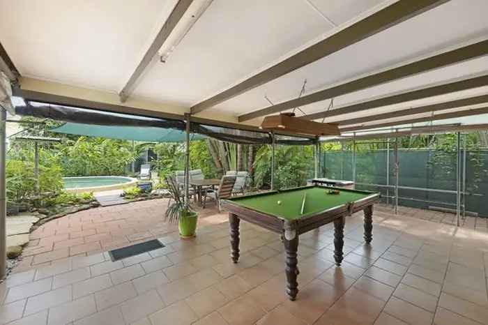 Family Home in Moil - 4 Bedrooms, Tropical Elegance