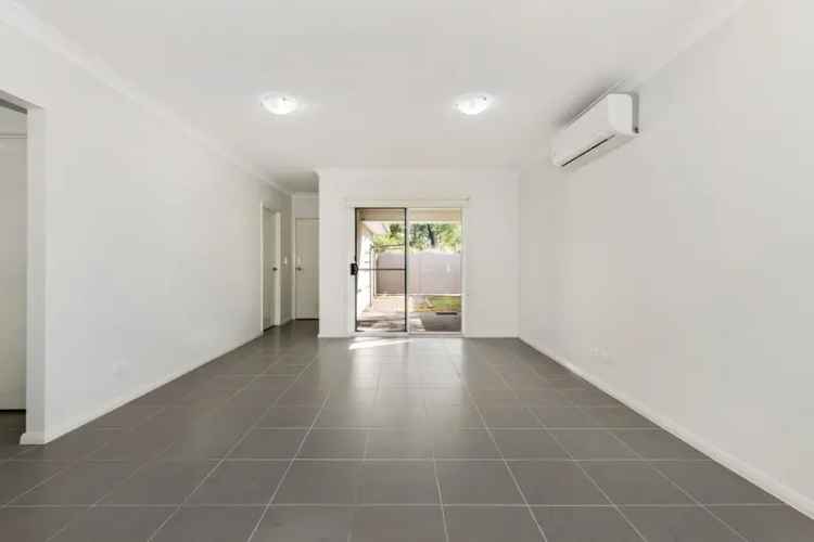 Family Home For Lease Four Bedrooms Air Conditioning Modern Kitchen