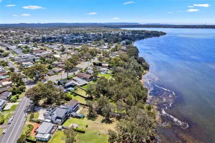 Rejuvenated Cottage- Lakefront Reserve