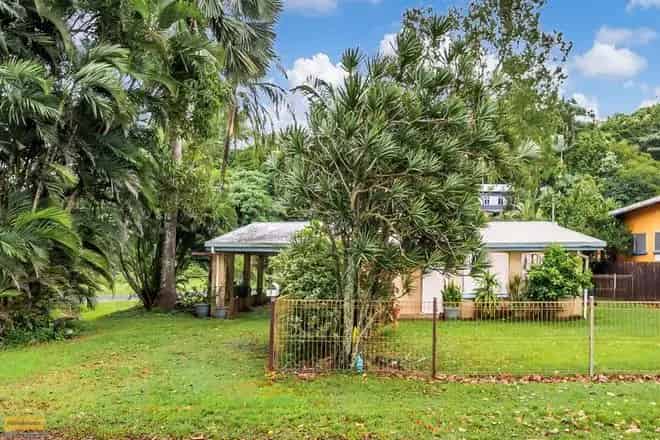 House For Sale , Flying Fish Point, Queensland
