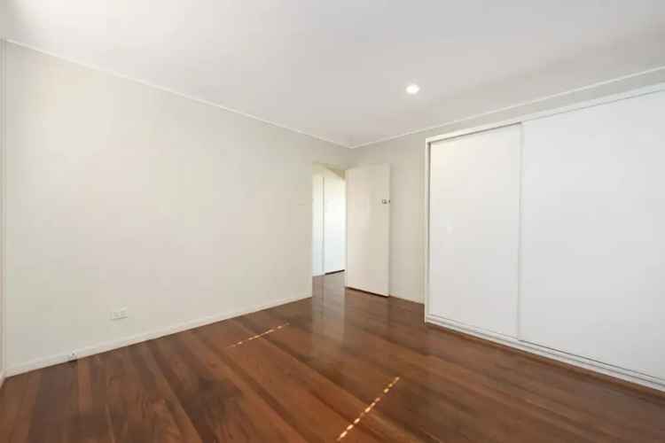 Rent Cosy Two Bedroom Unit in Coorparoo with Great Features