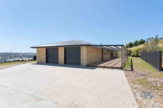 Impressive Family Home near Ulverstone Secondary College