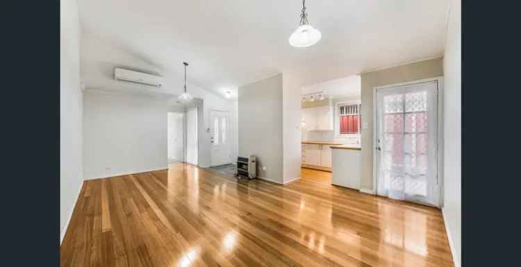 Modern & Stylish Family Home in Prime Hoxton Park Location!