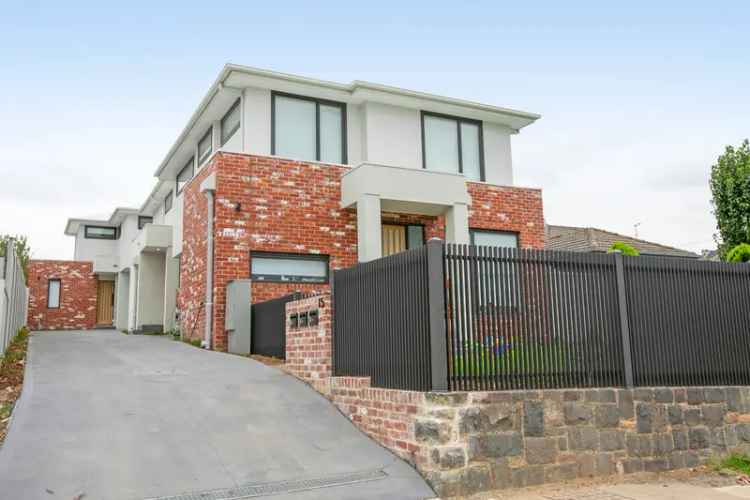 Modern Boutique Townhouse - Low Maintenance Living