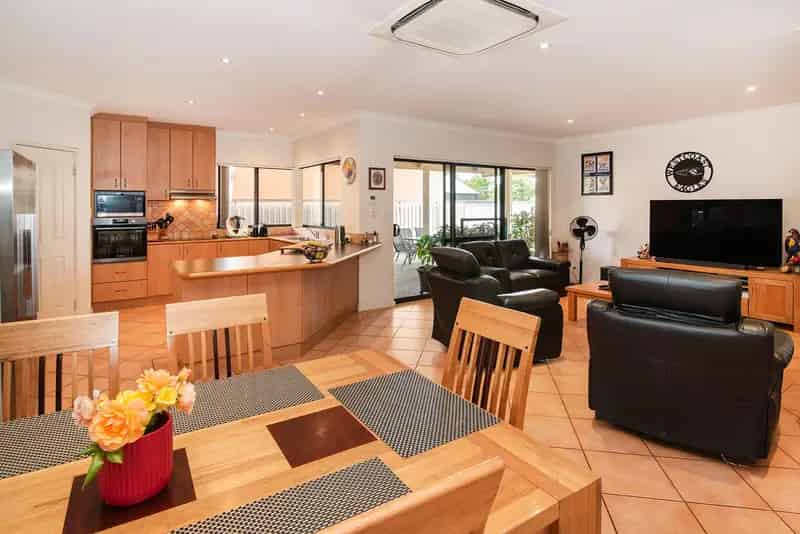 Buy House in Town With Big Land and Spacious Living