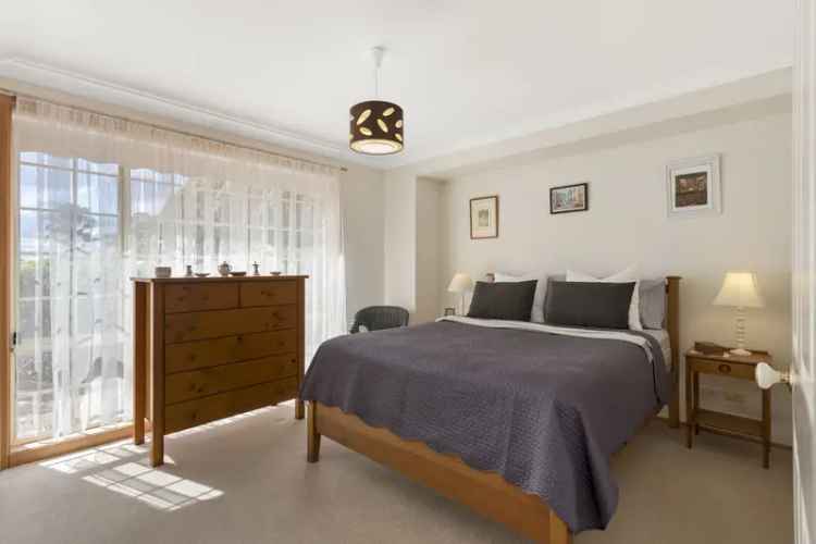 Lease Family Home at Hornsby with Spacious Living Areas and Garden