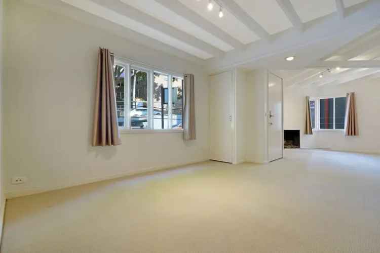 Surry Hills Terrace - 2 Bed, Modern Kitchen, Private Courtyard