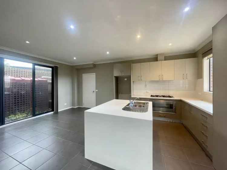 Contemporary Townhouse in the Heart of Pascoe Vale!