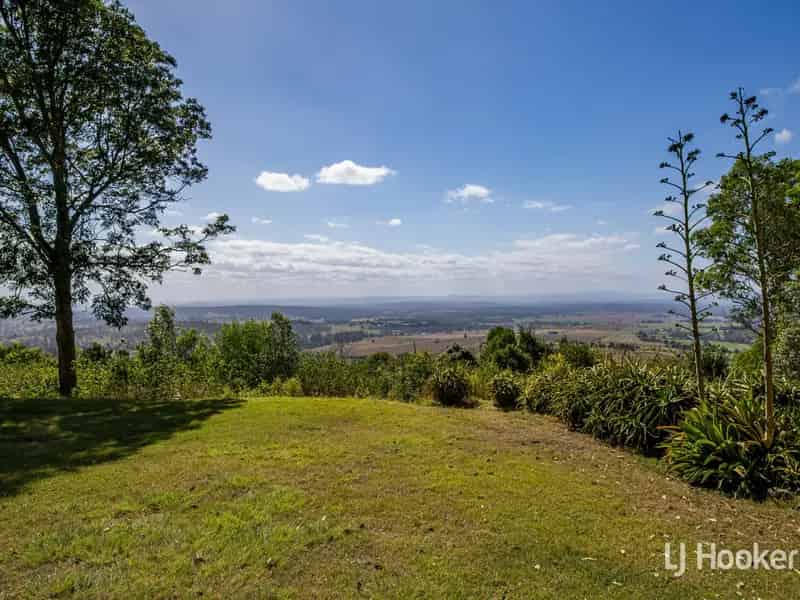 Buy House in Kingaroy with Panoramic Views and Tennis Court
