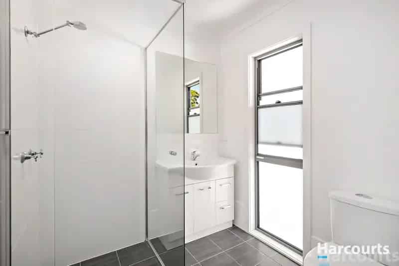 Modern Freestanding Townhouse in Prime Location