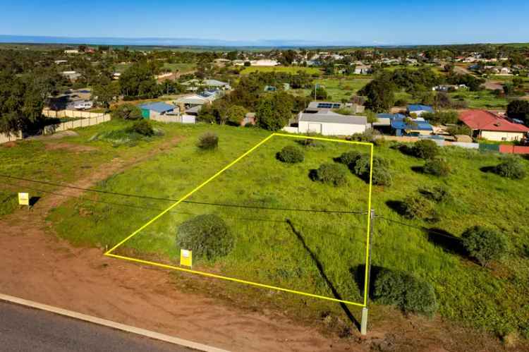 Buy Land in Picturesque Northampton with Ample Space for Building