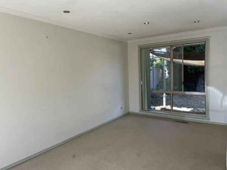 3 Bedroom Unit with Garage Ducted AC Thomastown