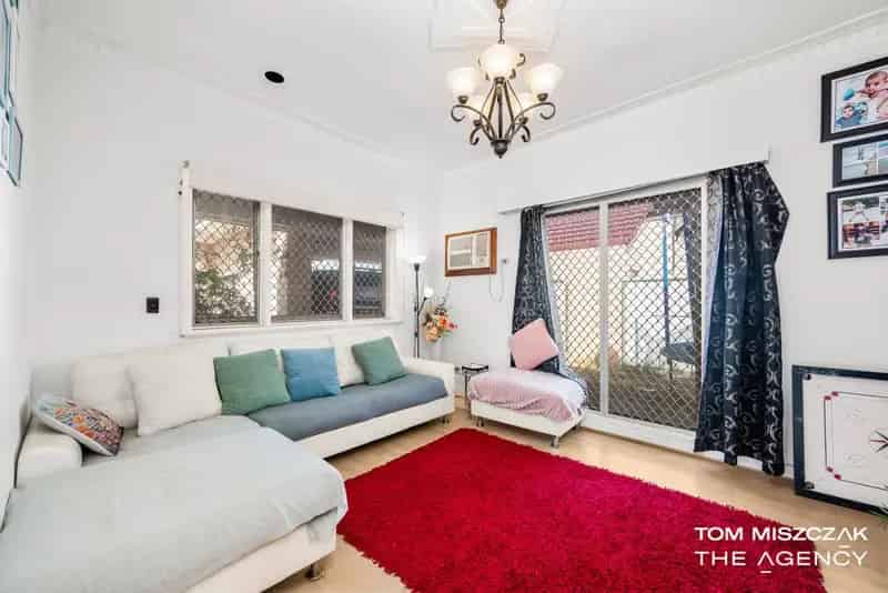 House For Sale - 8 Thomas Street, Queens Park WA 6107