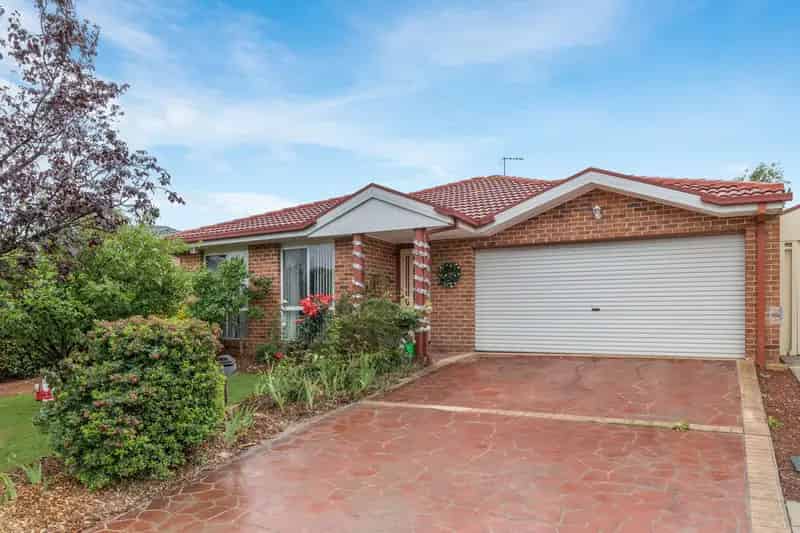 Real Estate For Lease - 14 Hobday Place - Dunlop , ACT