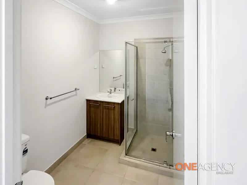 2 rooms house of 145 m² in Melbourne