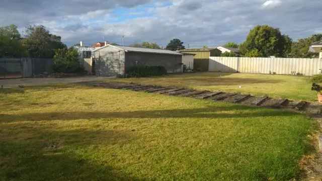 Large Family Home Near Katanning Schools and Hospital